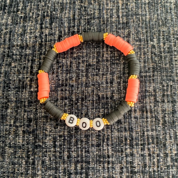Handmade “ Boo” Halloween Heishi Bracelet - Picture 1 of 5